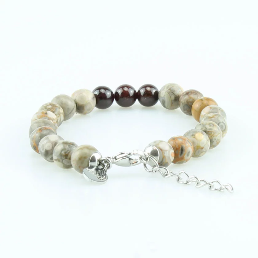Bracelet pour homme composé de différentes variétés de pierres de jaspe naturelles.